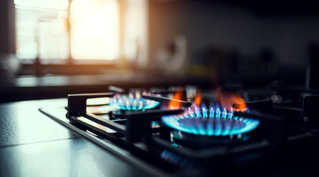 El estudio evalúa que con las cocinas de gas, el dióxido de nitrógeno (NO2) supera cinco días a la semana los topes fijados por las directivas de la OMS. (Foto: AdobeStock)