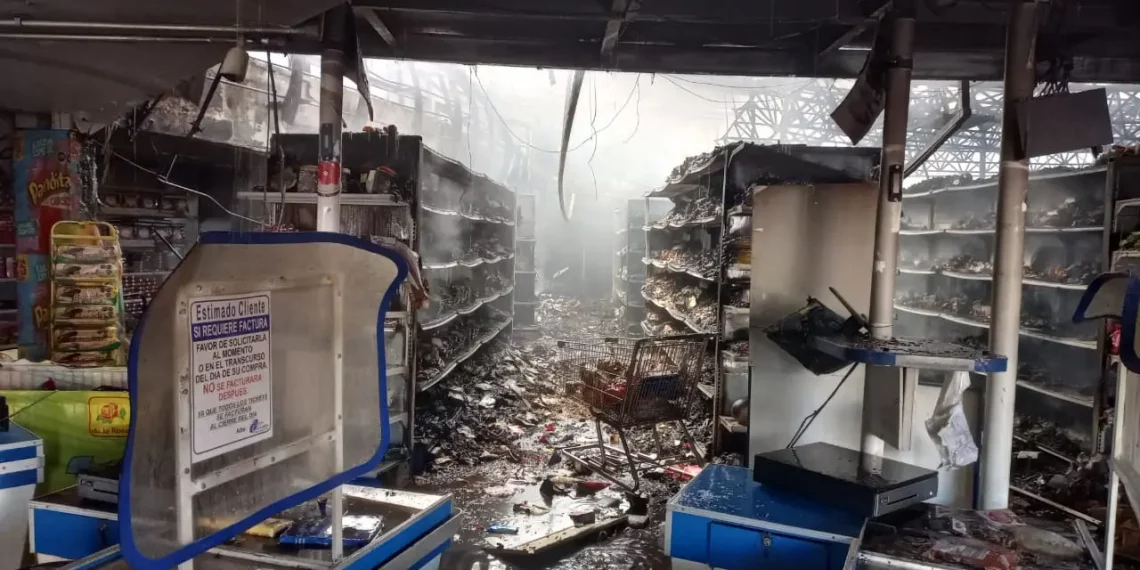 Se incendia una dulcería en Pachuca; daños son millonarios