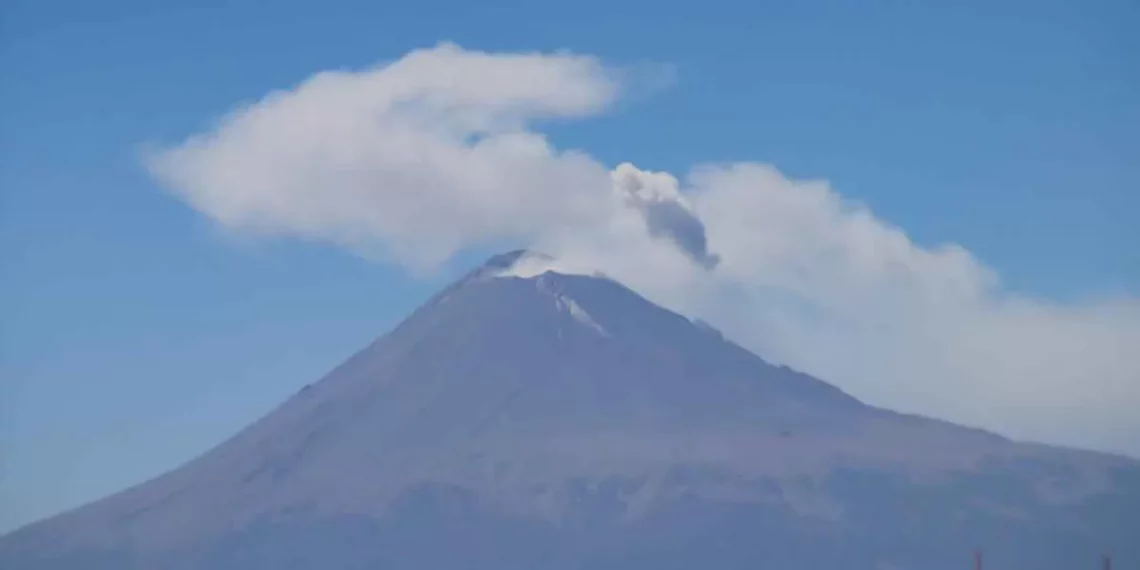 Baja la actividad volcánica del Popo, disminuye exhalaciones y explosiones; continúa caída de ceniza