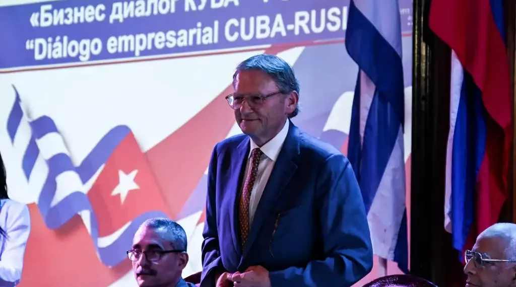 El ruso Boris Titov, representante del empresario ante el Kremlin, participa en un Foro Económico Empresarial Cuba-Rusia en La Habana. (AFP)