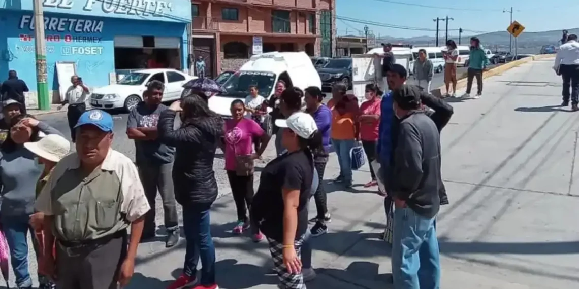 En diversos puntos de Pachuca, Hidalgo, y su área metropolitana, habitantes realizaron bloqueos ante la falta dee agua.