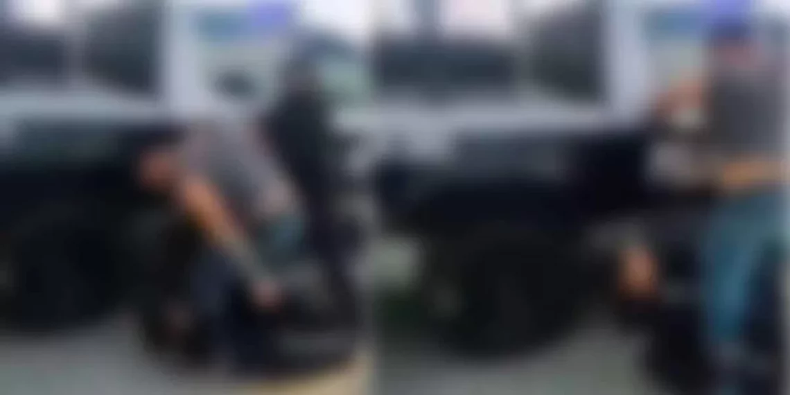Motociclista borracho acomodó tremenda golpiza a mujer policía en Cholula