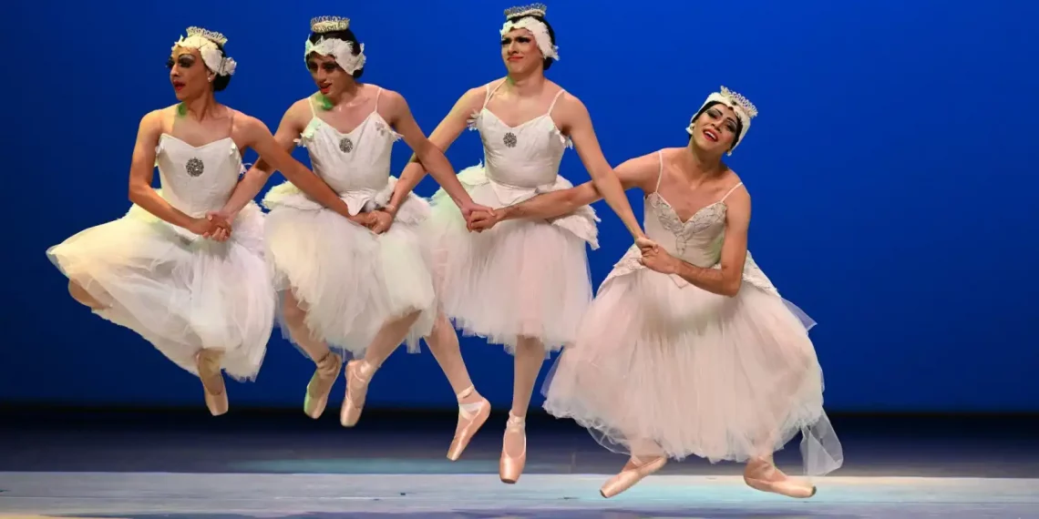 Men in Tutus Teatro de la Ciudad Esperanza Iris