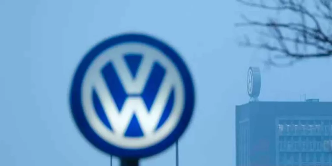 Inicia revisión de salarios en VW: piden aumento de 15.7 %