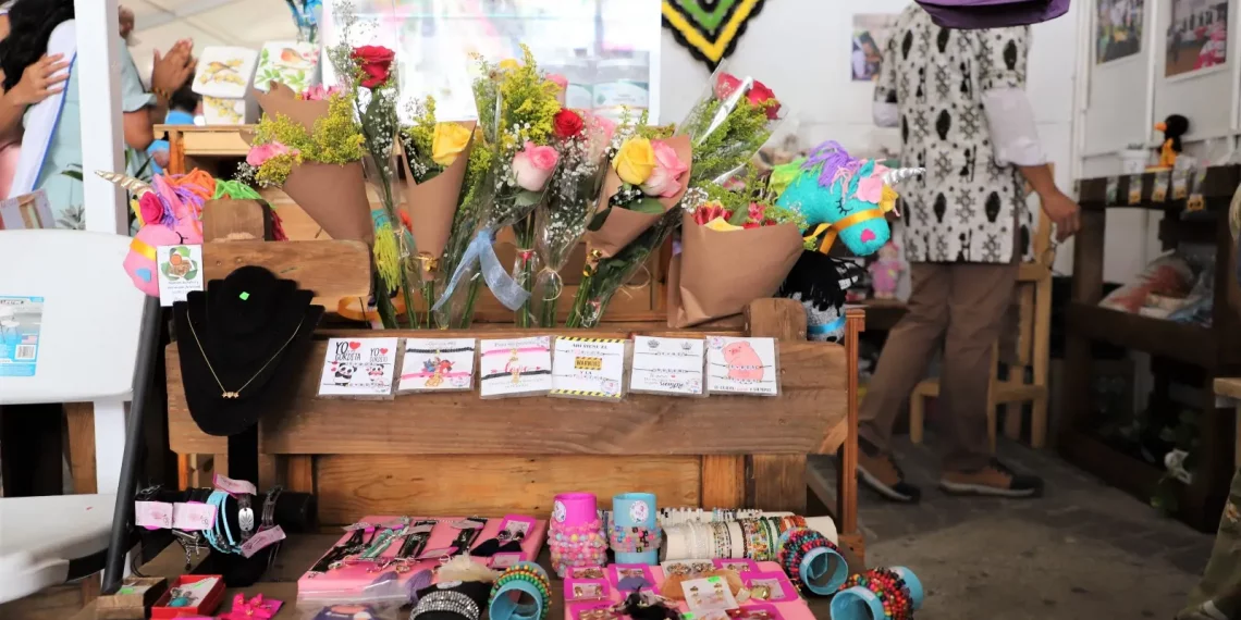 Mujeres emprenden en la Feria de los Chicahuales