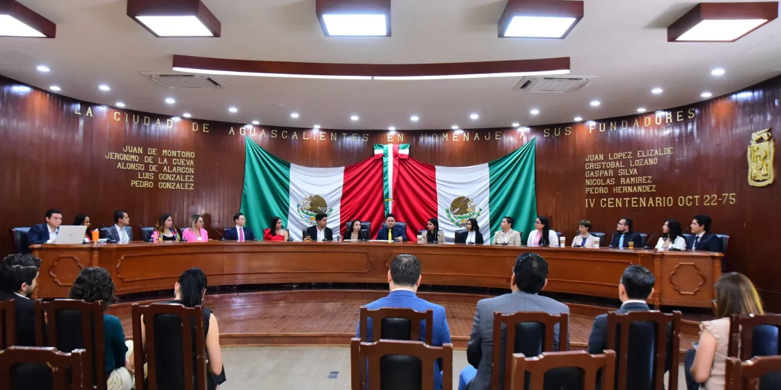 Jóvenes participan en el Primer Cabildo Juvenil de Aguascalientes