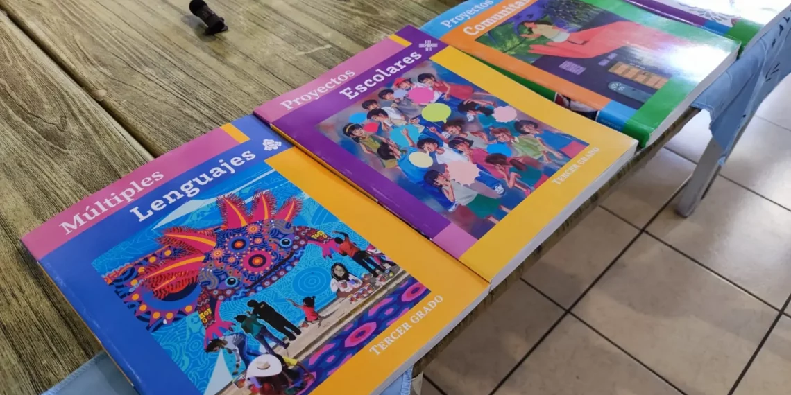 En Aguascalientes, colegios particulares también rechazan libros de texto