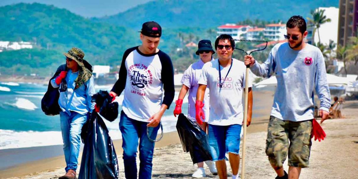 Seguritech despliega labores de limpieza en playas de México