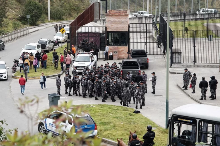 Ecuador policías retenidos