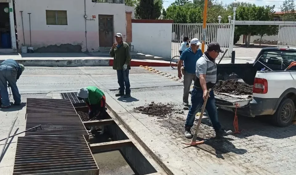 Trabajan para evitar inundaciones en Jesús María