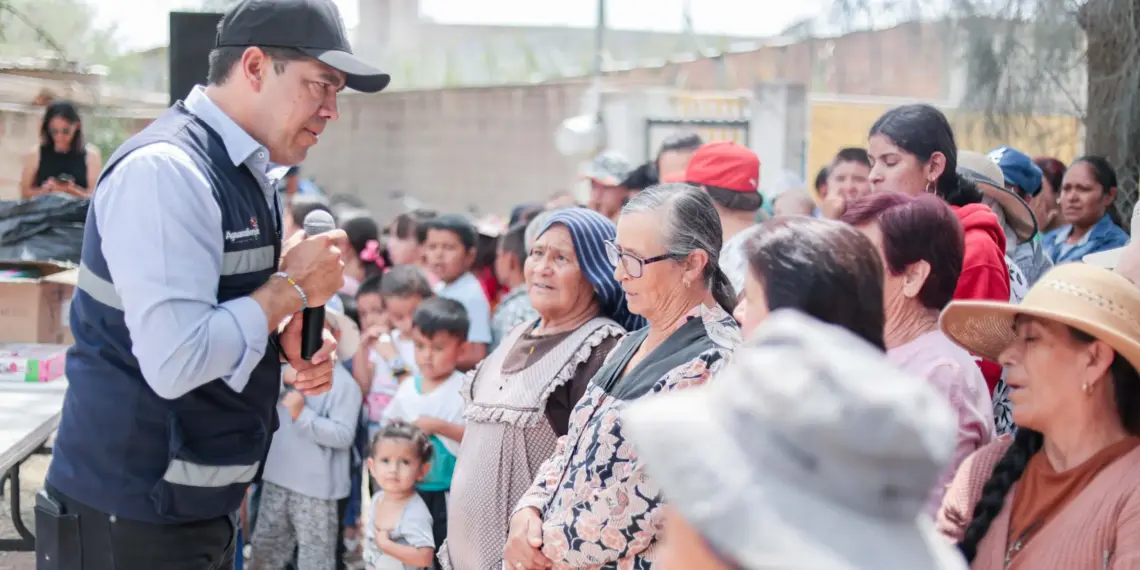 Leo Montañez mantiene cercanía con comunidades