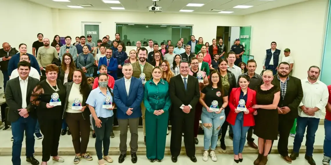 En el marco del  5° Foro de Bienestar Animal 2023 se entregaron los galardones respectivos en las categorías de Asociaciones Civiles, Rescatistas Independientes, Instituciones Públicas y Privadas, y Médicos Veterinarios Zootecnistas; quienes recibieron los reconocimientos fueron postulados a iniciativa propia o por la ciudadanía.