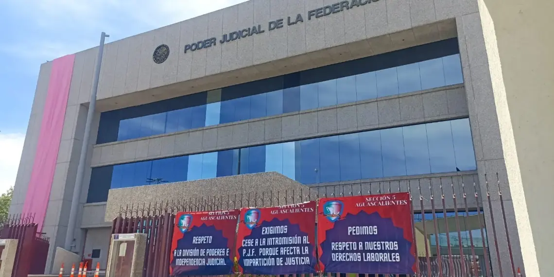 Trabajadores del Poder Judicial en Aguascalientes se unen a manifestación nacional