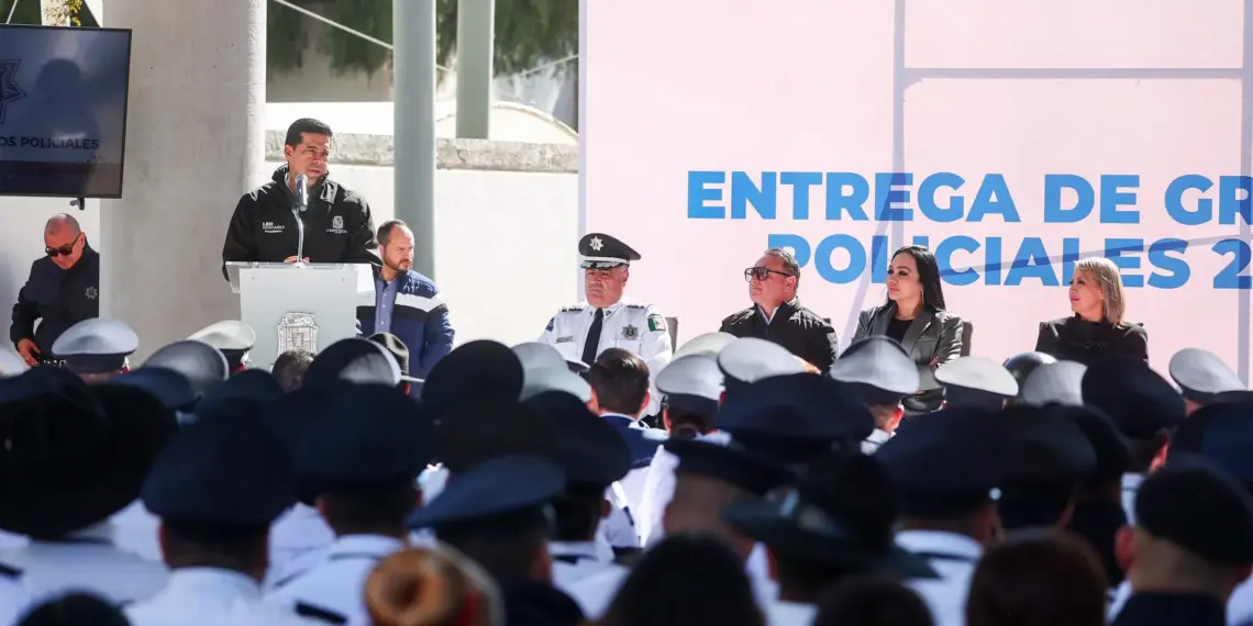 Entregan nuevos grados a policías municipales de Aguascalientes