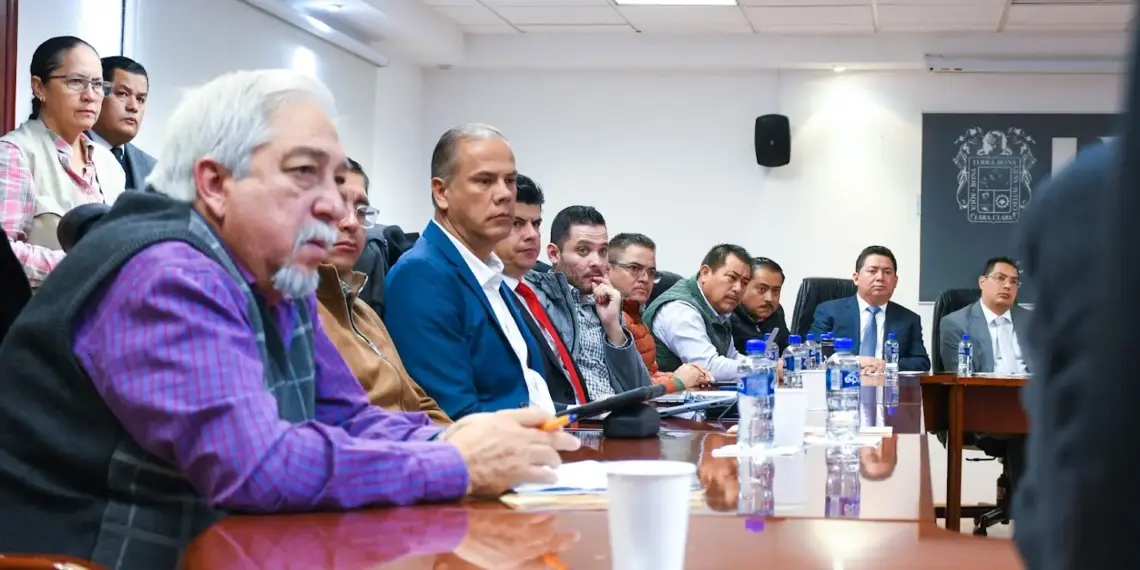 Diputados y alcaldes de Aguascalientes analizan cobro del alumbrado público