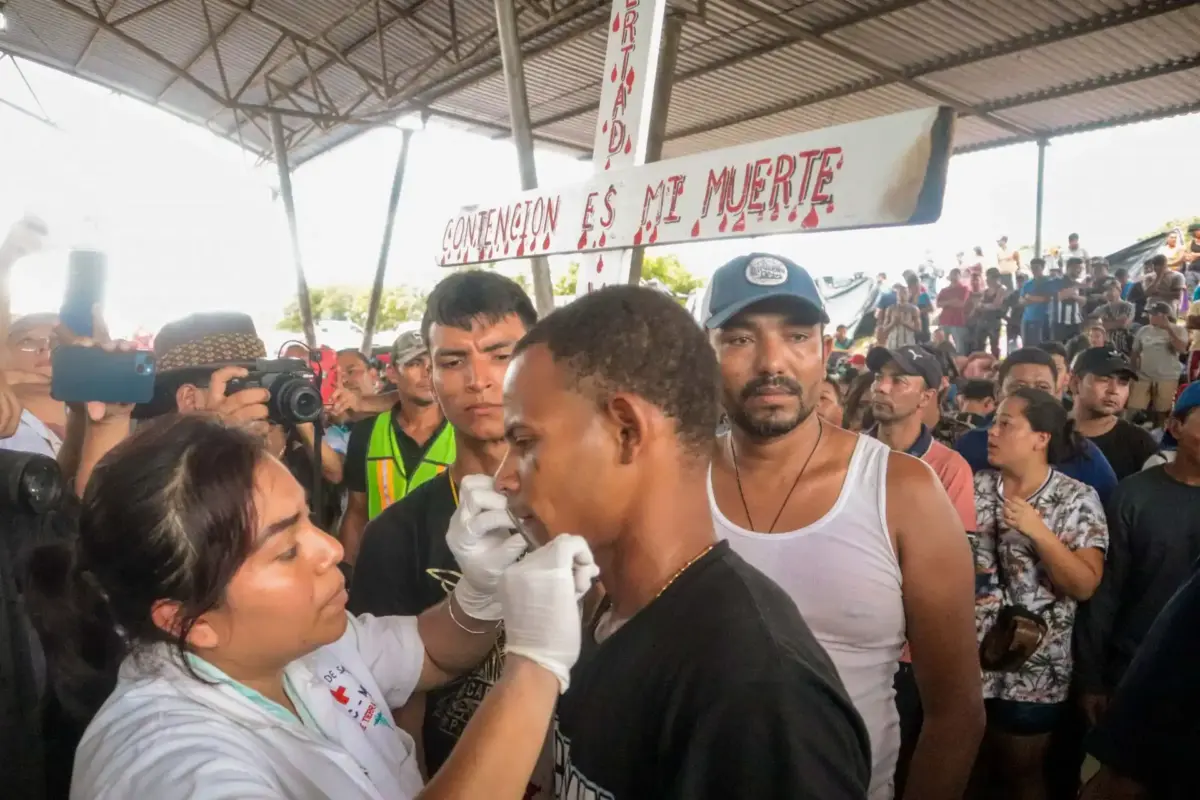 Migrantes México se cosen los labios