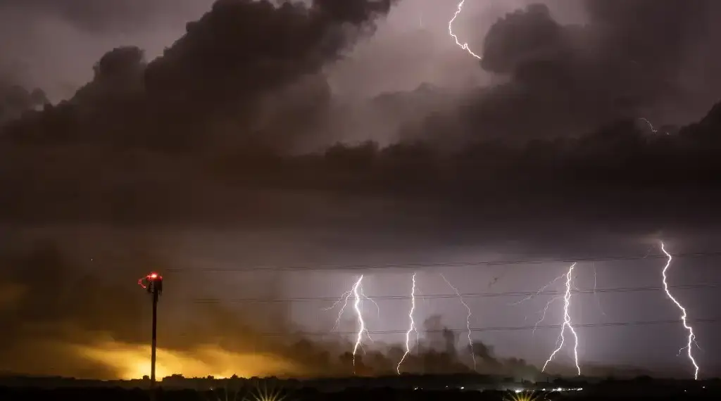 Tormenta eléctrica en la guerra