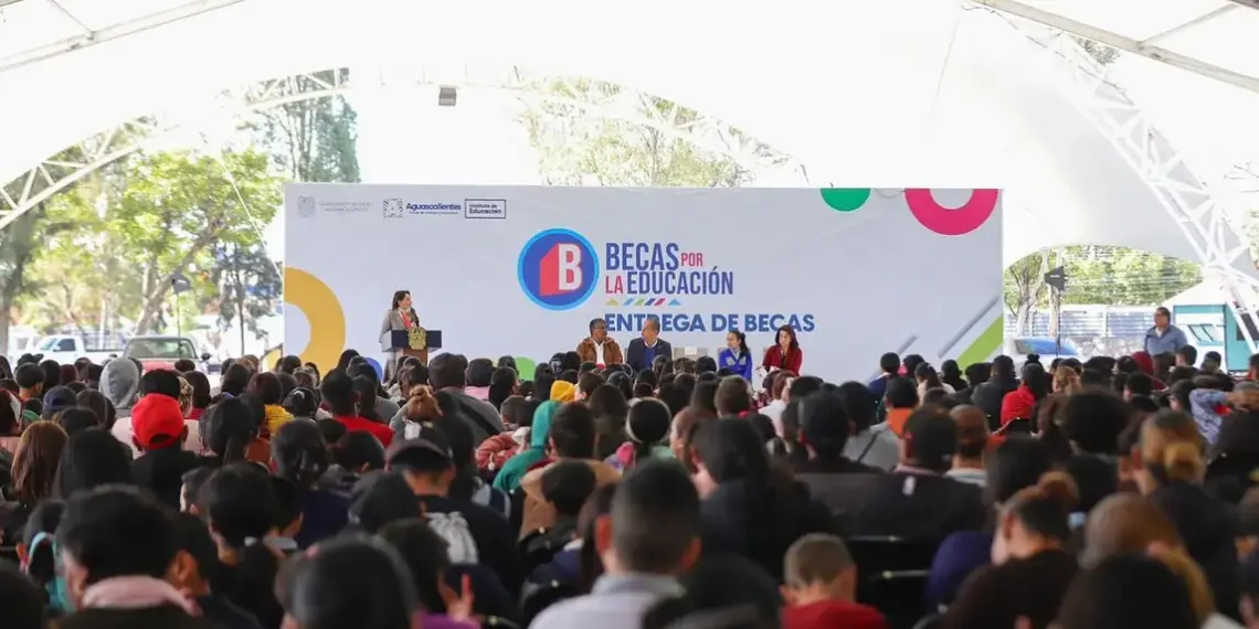 IEA concluye con entrega de becas en los municipios de Aguascalientes