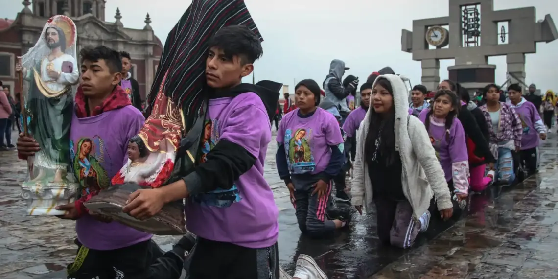 Feligreses llegan a la Basílica de Guadalupe