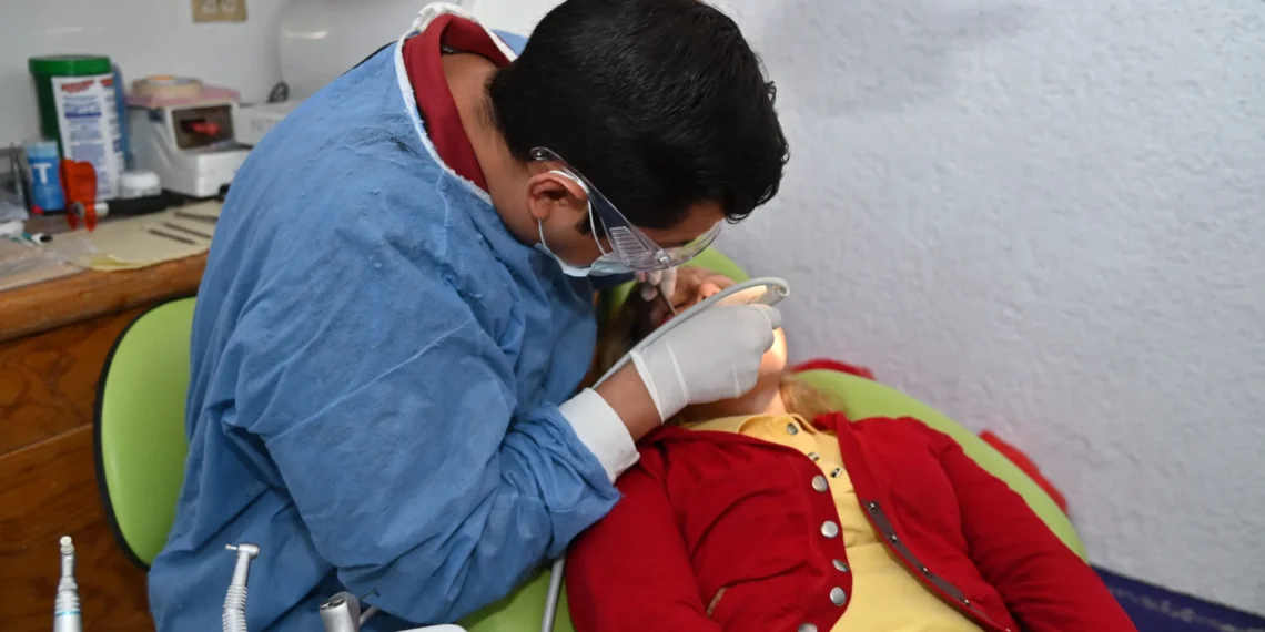 Ofrece municipio médico general y dentista a bajo costo.