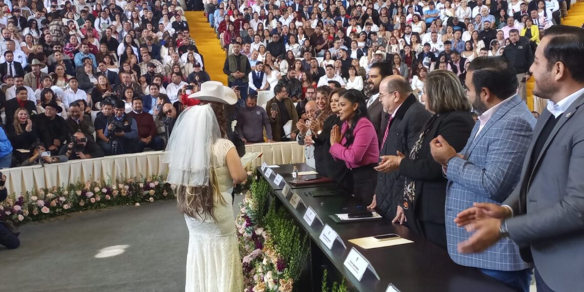 Extranjeros, adultos mayores y homoparejas contraen matrimonio en Tijuana