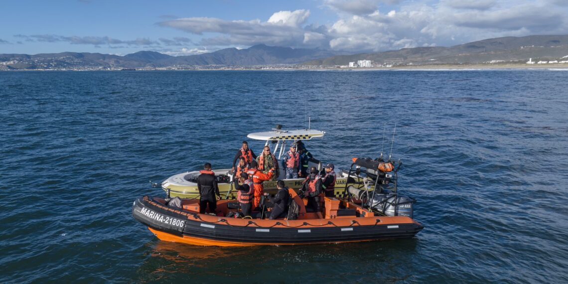 Continúa la búsqueda de los 7 militares desaparecidos en el mar de Ensenada