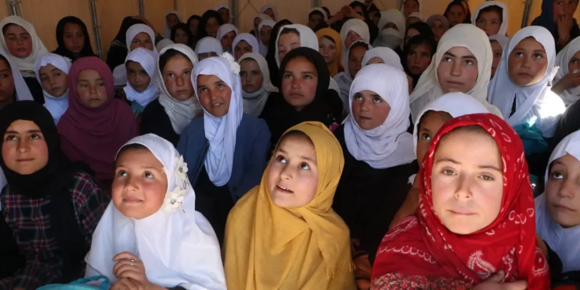 Afganas en una primaria