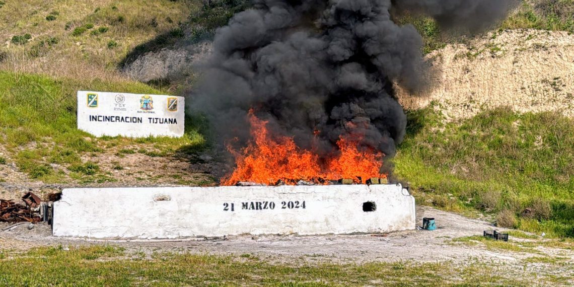 Incinera FGR más de dos toneladas de narcóticos en Baja California
