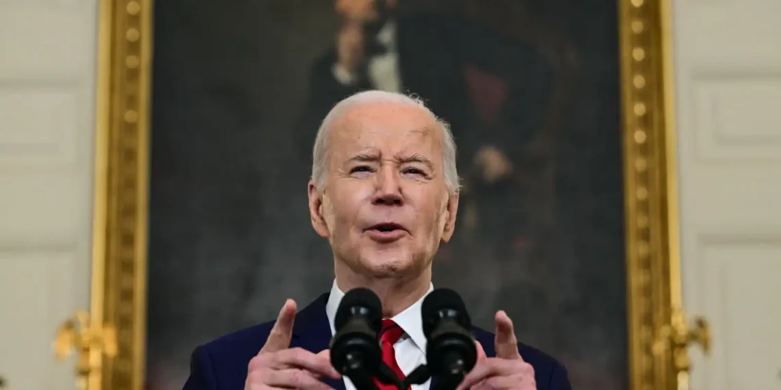 El plan de ayuda también autoriza al presidente Biden a confiscar y vender activos rusos para destinarlos a financiar la reconstrucción de Ucrania. (AFP)