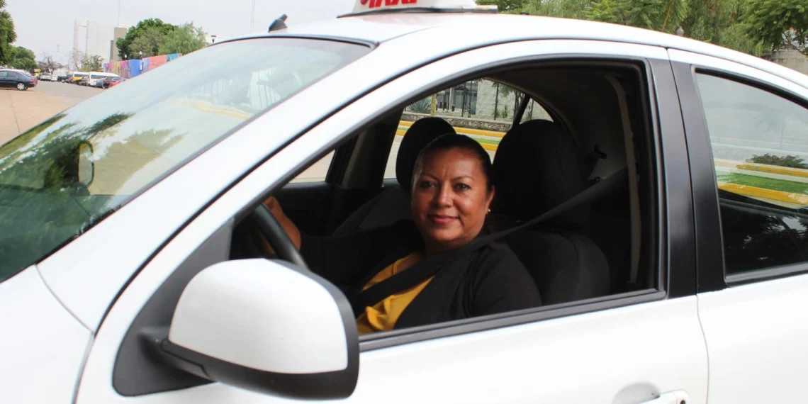 Ofrecen becas a transportistas y sus familias