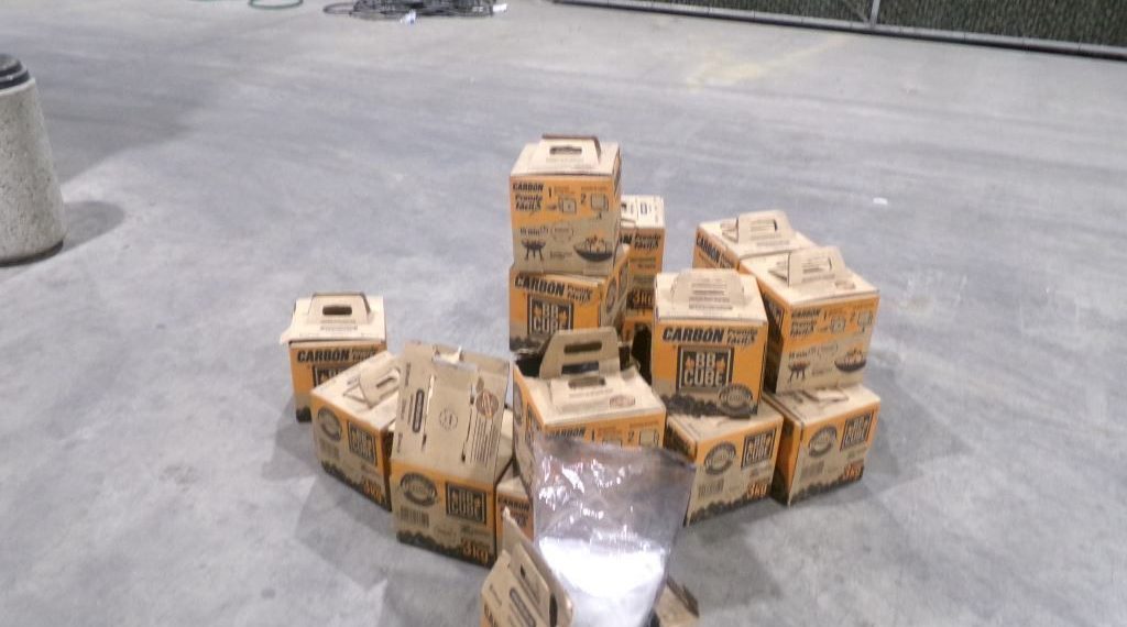 Agentes de CBP interceptan metanfetamina por valor de más de un millón de dólares oculta en un cargamento de carbón