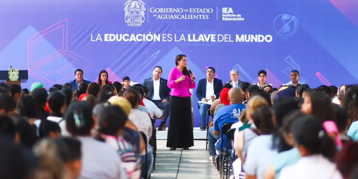 Realiza Tere Jiménez gira de trabajo por escuelas primarias y secundarias del estado