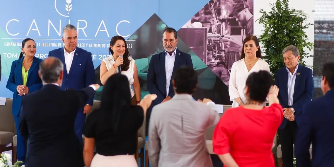 Reafirma Tere Jiménez su apoyo a restauranteros durante toma de protesta de la CANIRAC