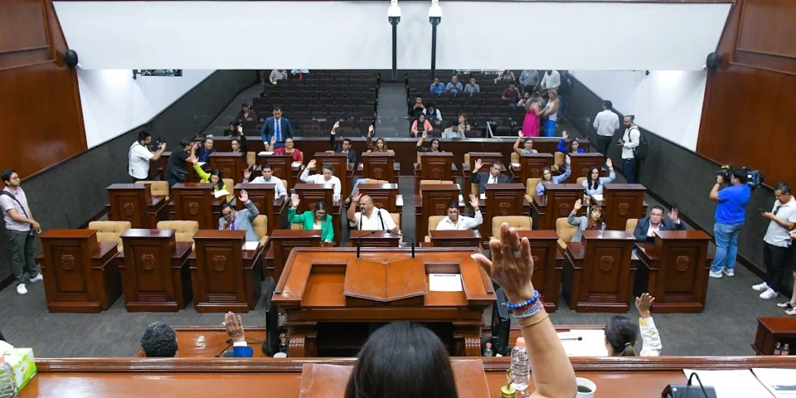 Diputados aprueban reforma para instalar cambiador de pañal en sanitarios para ambos sexos