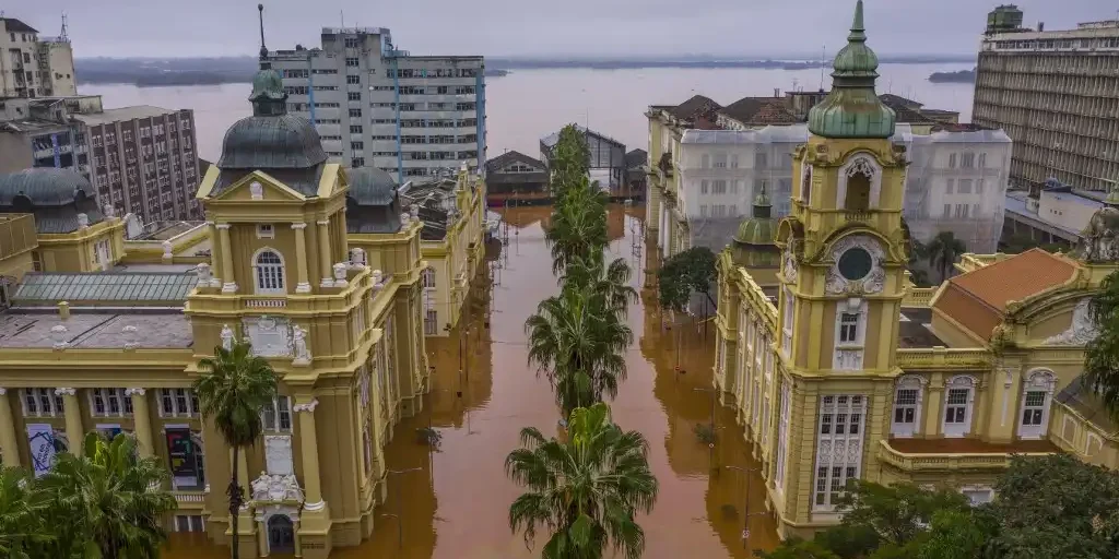 Inundaciones-Brasil-rescatistas