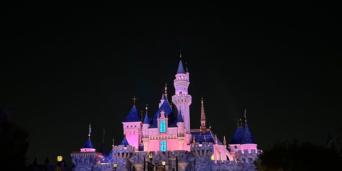 Disneyland Resort ha anunciado una nueva promoción para que tengas unas vacaciones mágicas este verano!!