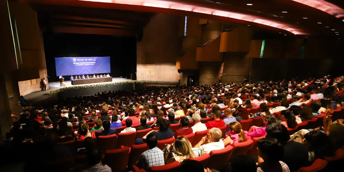 Entrega Tere Jiménez medallas a maestras y maestros con 30 y 40 años de servicio educativo