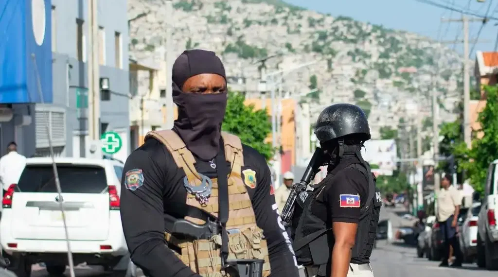 La capital, Puerto Príncipe, está en un 80 por ciento en manos de bandas criminales. (AFP)