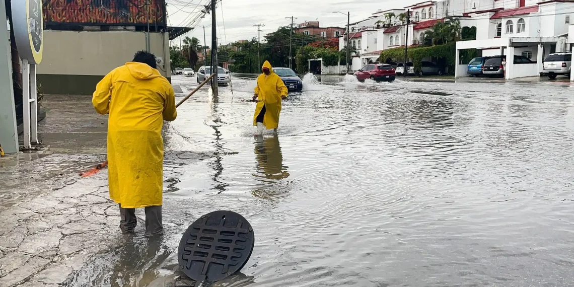 Ante las condiciones meteorológicas, algunas aerolíneas han suspendido vuelos para evitar riesgos. (Cuartoscuro)