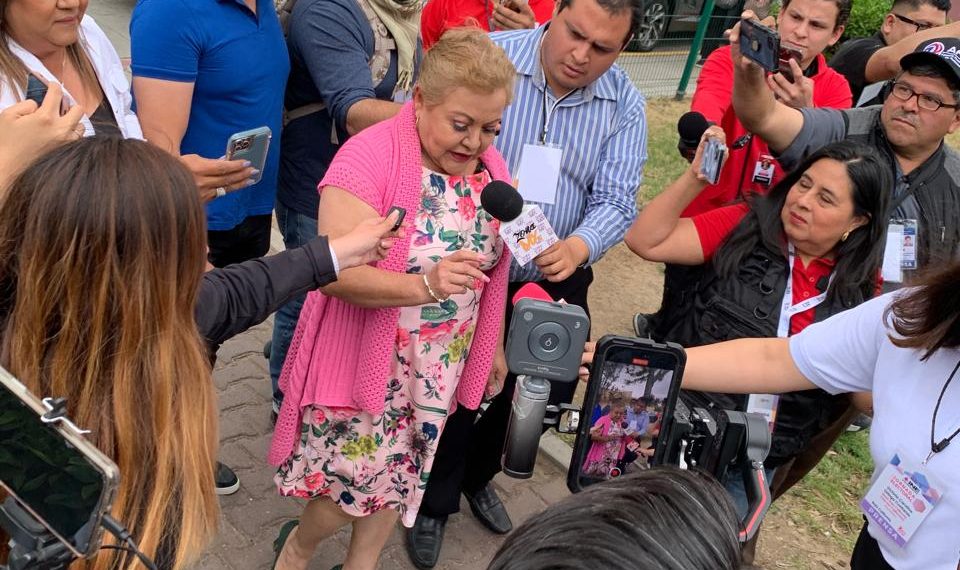 Asiste a votar la candidata a la alcaldía por el PAN, Maricarmen Flores