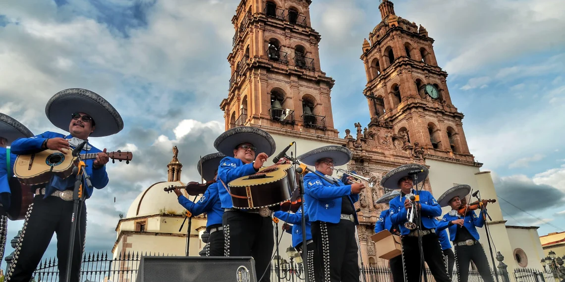 Con música, celebra Durango las fiestas patrias