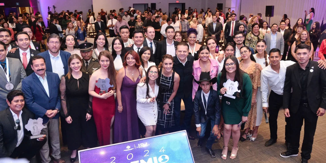 Entregan Premio Estatal de la Juventud 2024, conoce aquí a los ganadores