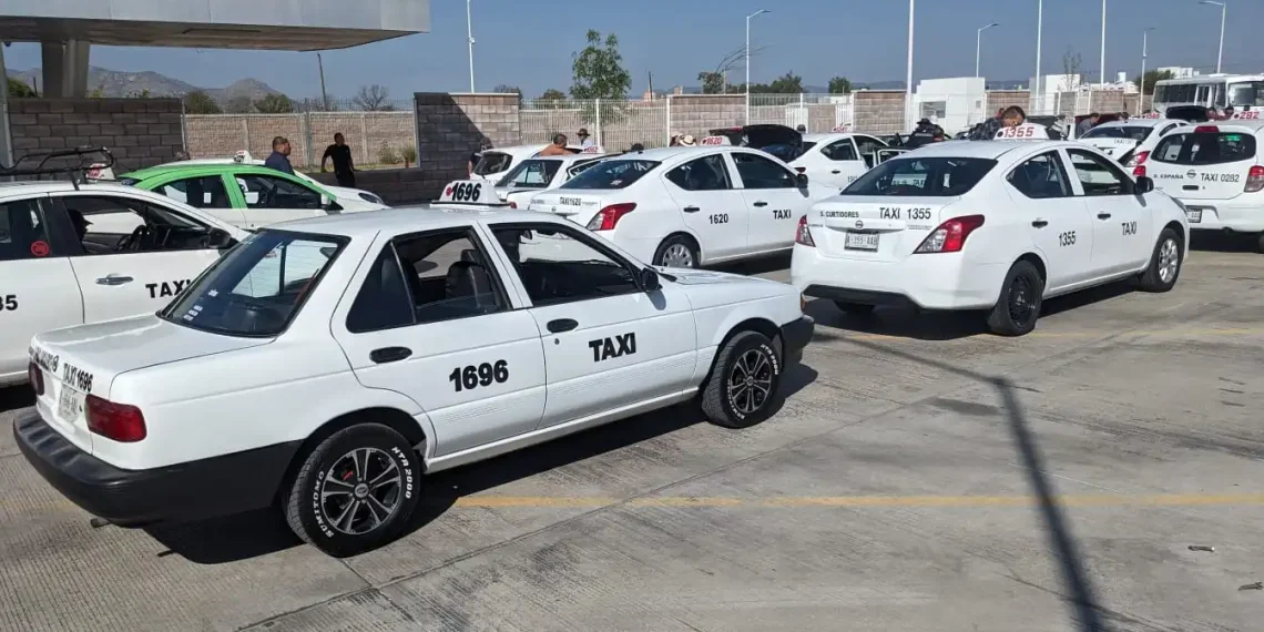 Hasta 150 multas a la semana para camiones y taxis en Aguascalientes