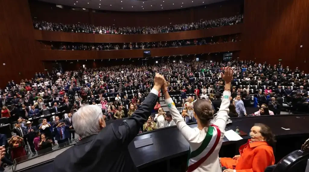 Claudia Sheinbaum de la mano del expresidente Andrés Manuel López Obrador. (Cuartoscuro)