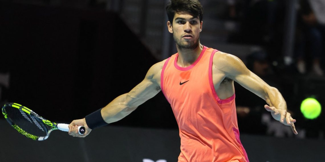 La joven promesa del tenis español, Carlos Alcaraz, quiere estar presente en el torneo de retiro de Rafa Nadal (Photo by Fayez NURELDINE / AFP)