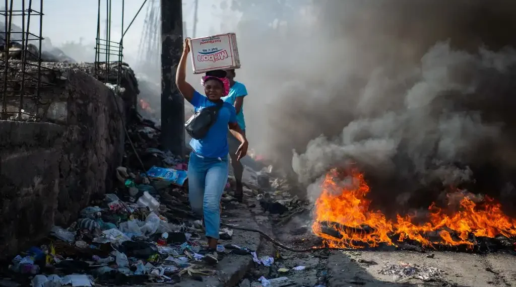 Junto a las dos guerras que suelen ser noticia en 2024, en Oriente Medio y Ucrania, continúan en todo el mundo una serie de conflictos menos analizados, como el tema de inseguridad en Puerto Príncipe, Haití. (AFP)