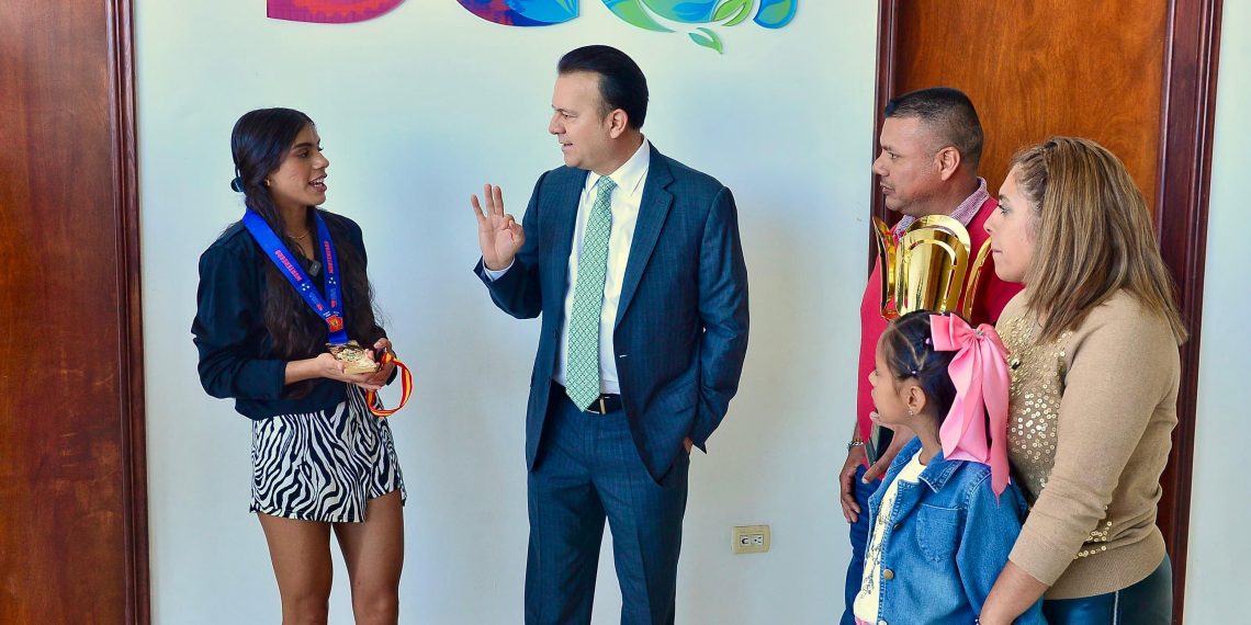 Reconoce gobierno a Valeria Amparán, ganadora del mundial de boxeo juvenil