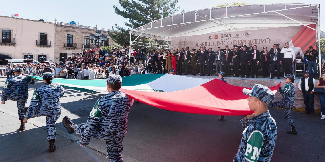 Desfilan más de 3 mil en el 114 Aniversario de la Revolución Mexicana en Durango