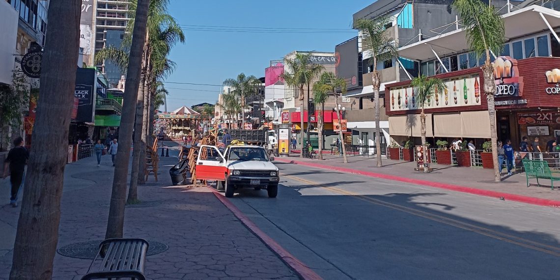 Comercio ambulante en zona Centro de Tijuana