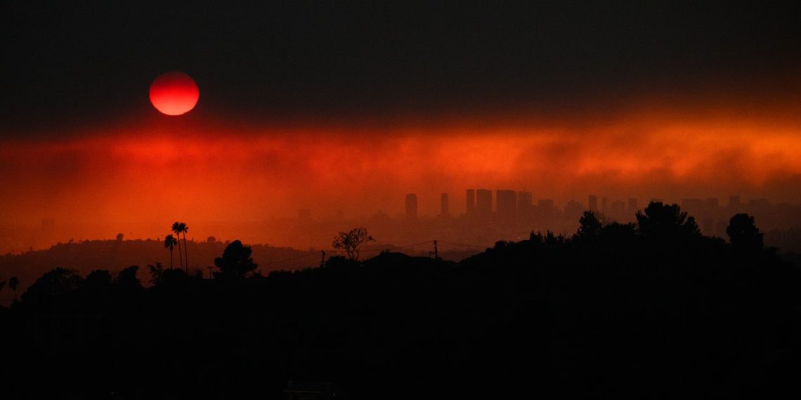 Famosos son afectados por los incendios en Los Ángeles.